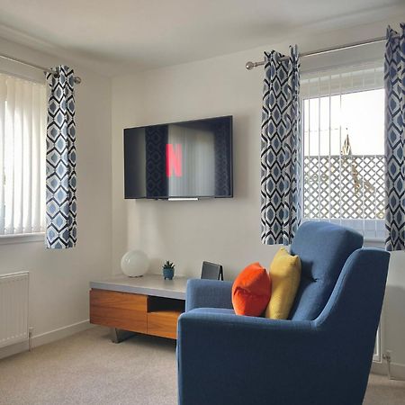 Bright 2-Bedroom Apartment With Parking In Montrose Eksteriør billede