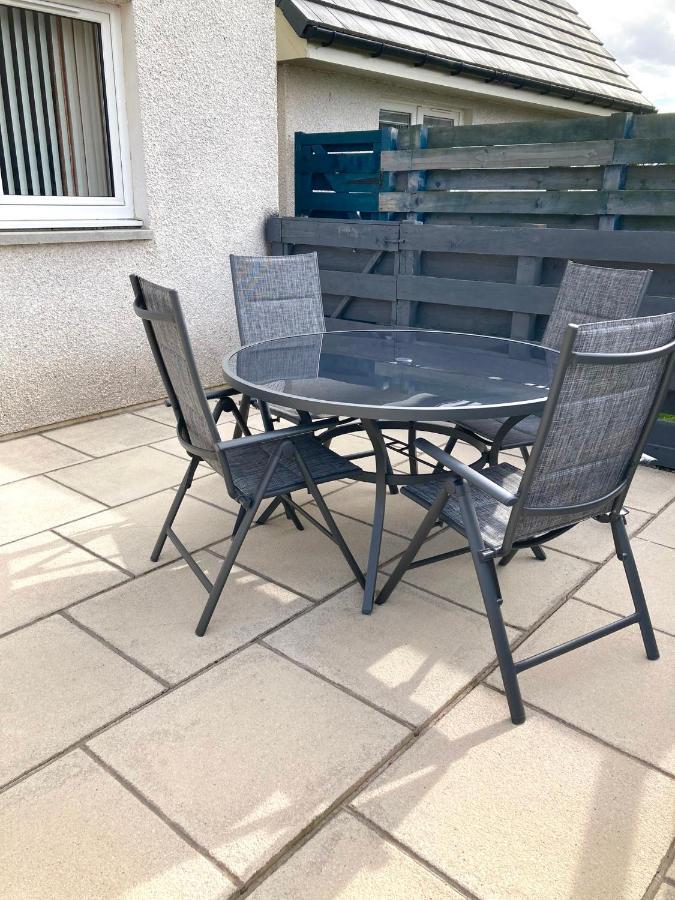 Bright 2-Bedroom Apartment With Parking In Montrose Eksteriør billede