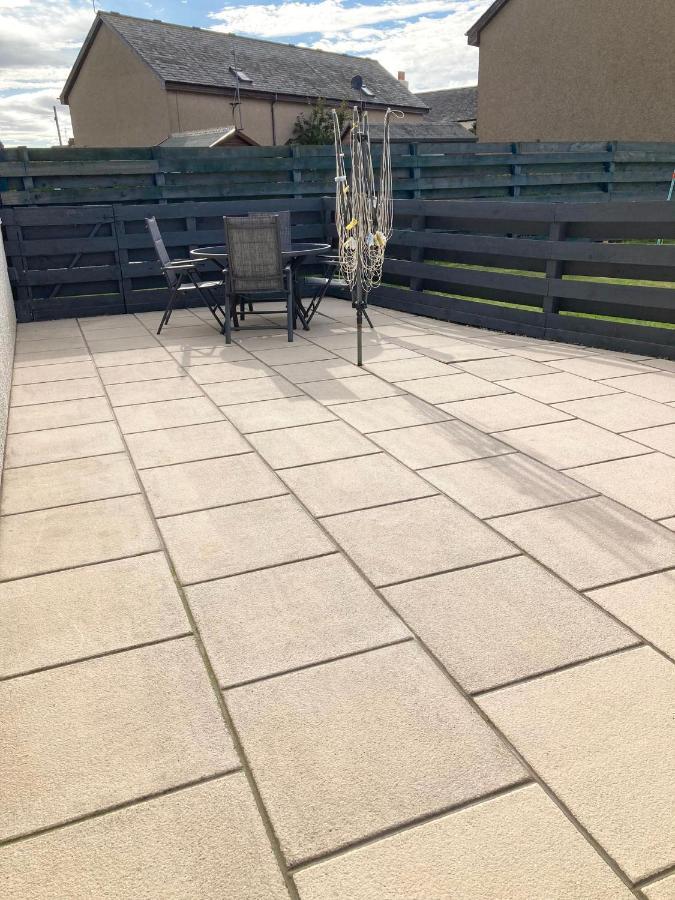 Bright 2-Bedroom Apartment With Parking In Montrose Eksteriør billede