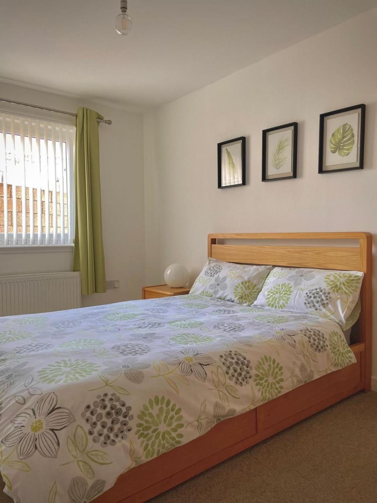 Bright 2-Bedroom Apartment With Parking In Montrose Eksteriør billede